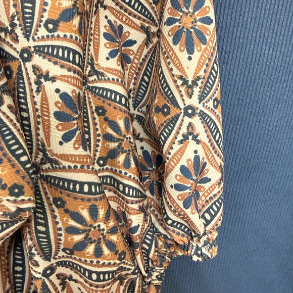 DOLAN Teal Blouse with Geometric Sleeves - Picture 3 of 7